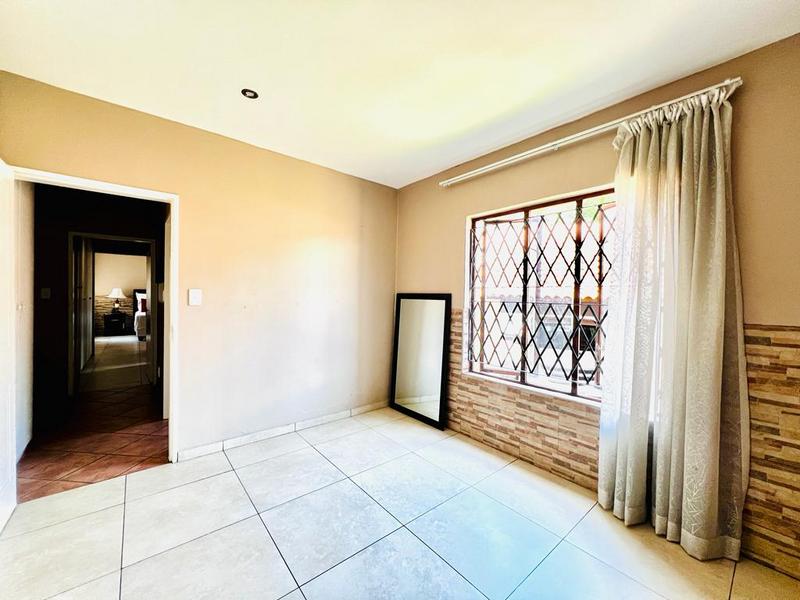 To Let 2 Bedroom Property for Rent in Fourways Gauteng