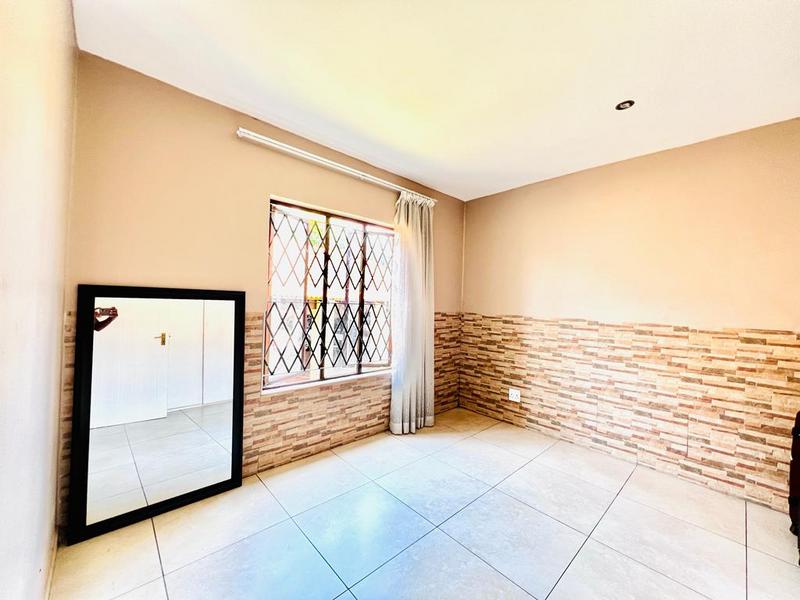 To Let 2 Bedroom Property for Rent in Fourways Gauteng