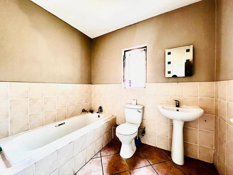 To Let 2 Bedroom Property for Rent in Fourways Gauteng