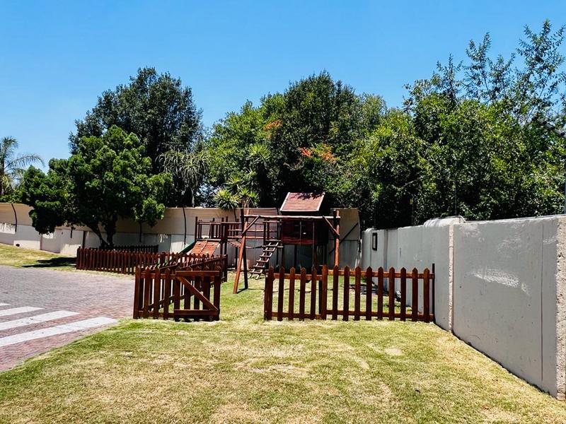 To Let 2 Bedroom Property for Rent in Fourways Gauteng