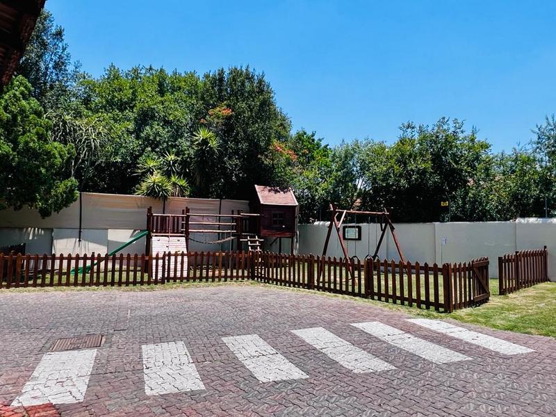 To Let 2 Bedroom Property for Rent in Fourways Gauteng