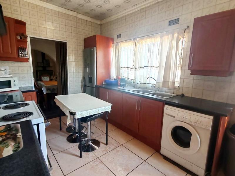 To Let 3 Bedroom Property for Rent in Meadowlands Gauteng