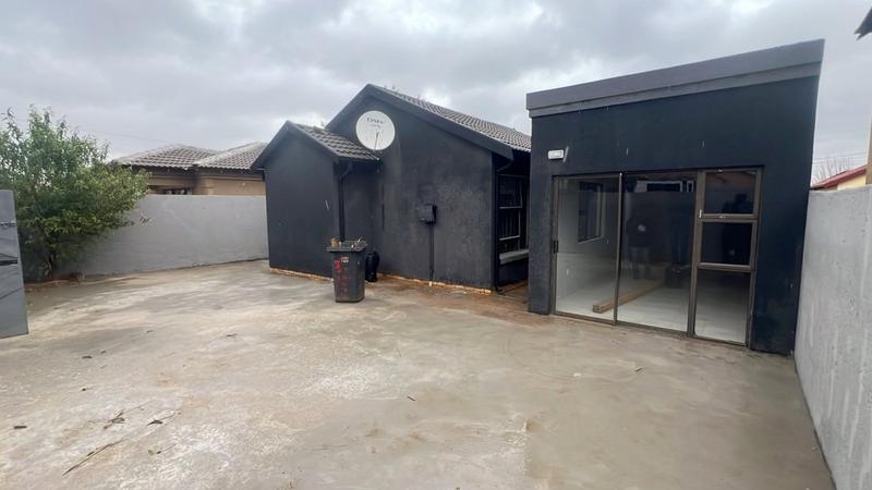 2 Bedroom Property for Sale in Bram Fischerville Gauteng