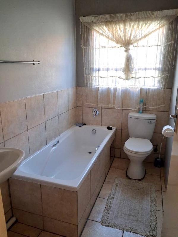 3 Bedroom Property for Sale in Fleurhof Gauteng