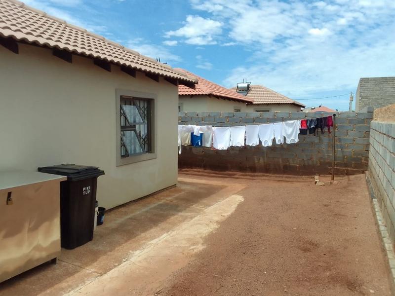 2 Bedroom Property for Sale in Lufhereng Gauteng