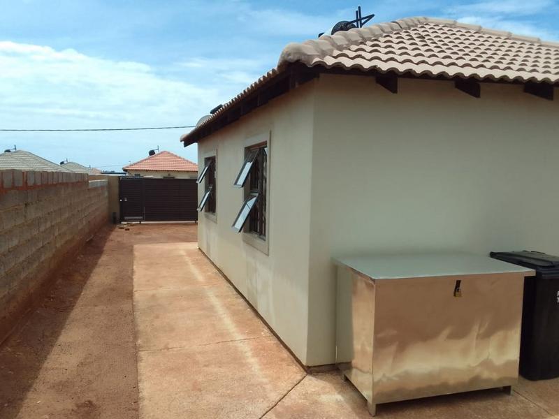 2 Bedroom Property for Sale in Lufhereng Gauteng