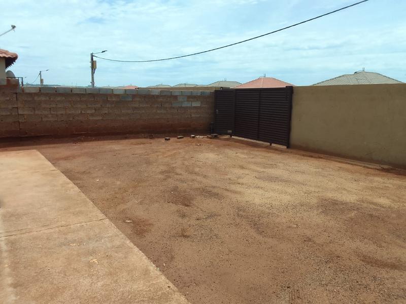 2 Bedroom Property for Sale in Lufhereng Gauteng