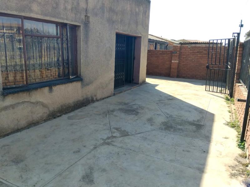 2 Bedroom Property for Sale in Mapetla Gauteng
