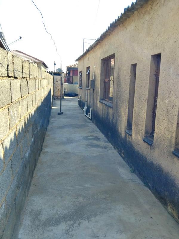 2 Bedroom Property for Sale in Mapetla Gauteng