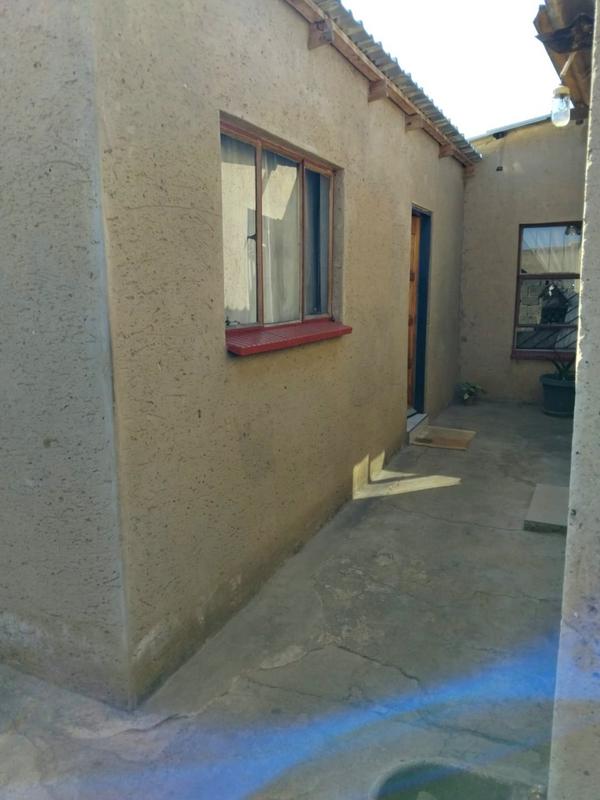 2 Bedroom Property for Sale in Mapetla Gauteng