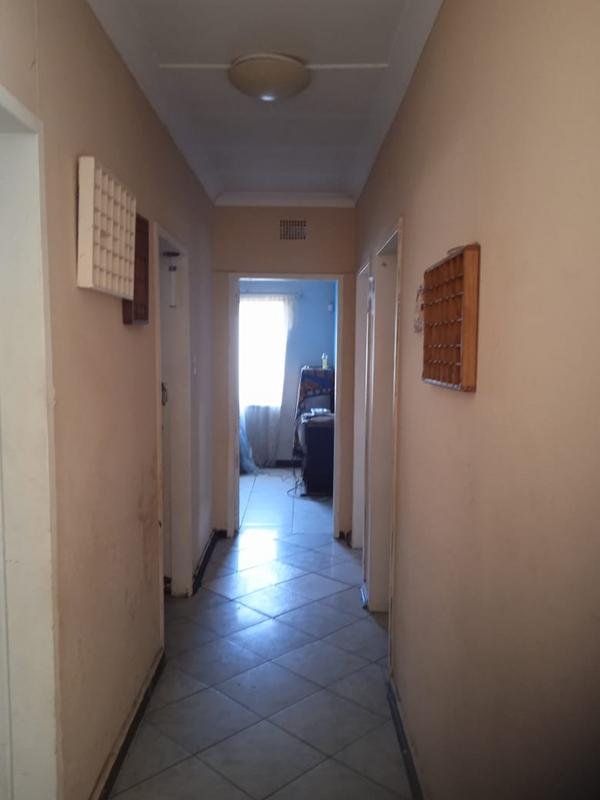 To Let 5 Bedroom Property for Rent in Klippoortje Gauteng
