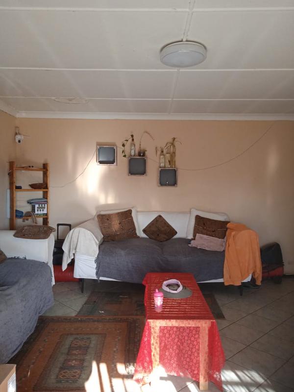 To Let 5 Bedroom Property for Rent in Klippoortje Gauteng