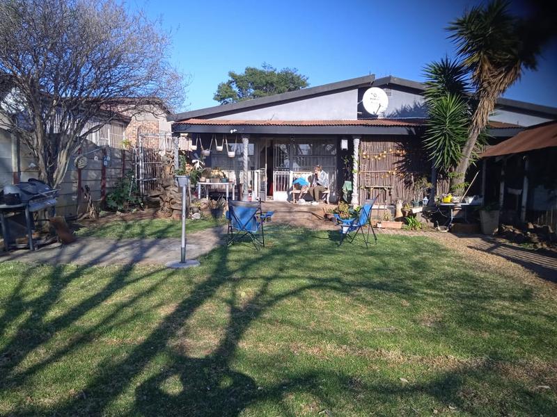 To Let 5 Bedroom Property for Rent in Klippoortje Gauteng