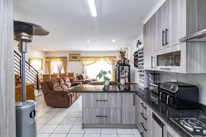 3 Bedroom Property for Sale in Brackendowns Gauteng