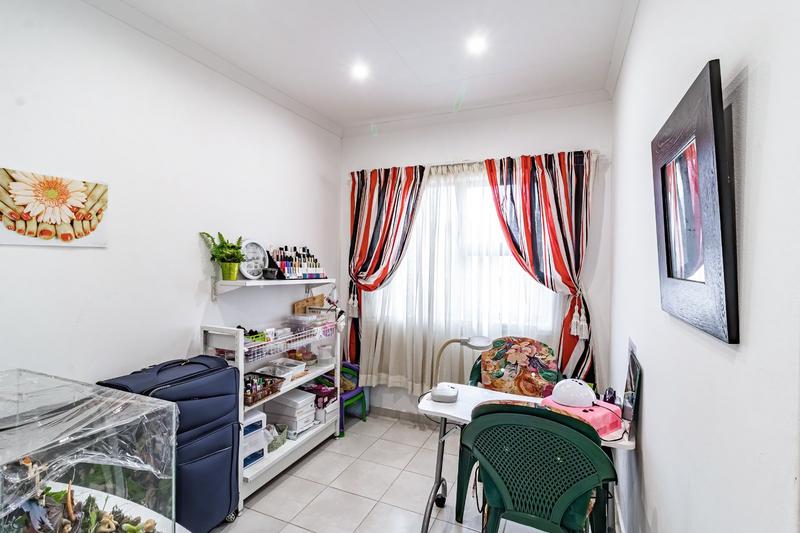3 Bedroom Property for Sale in Brackendowns Gauteng