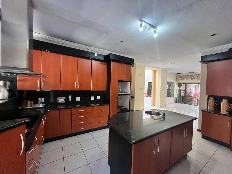 5 Bedroom Property for Sale in Sharon Park Gauteng