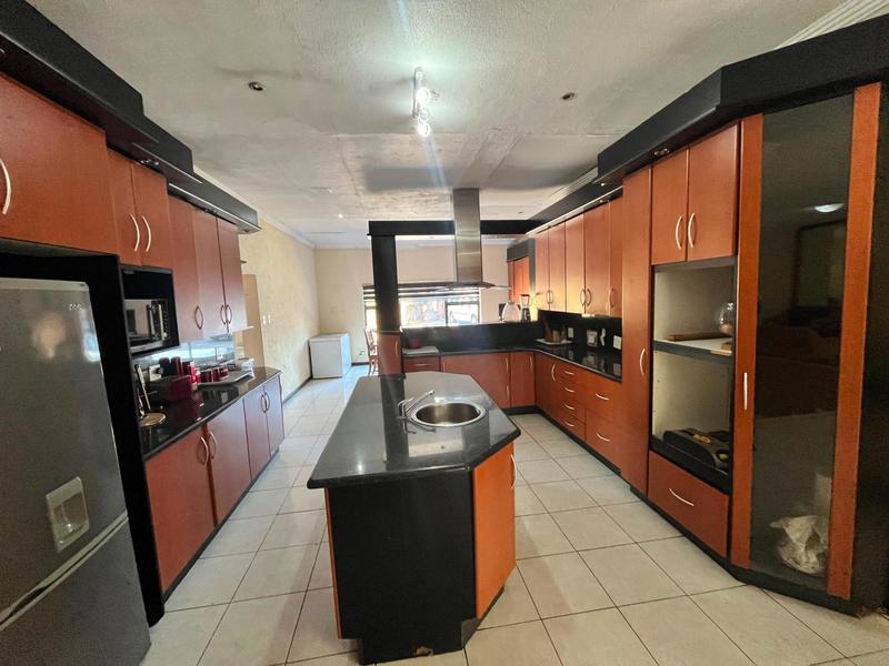 5 Bedroom Property for Sale in Sharon Park Gauteng
