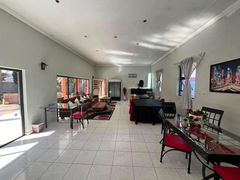 5 Bedroom Property for Sale in Sharon Park Gauteng