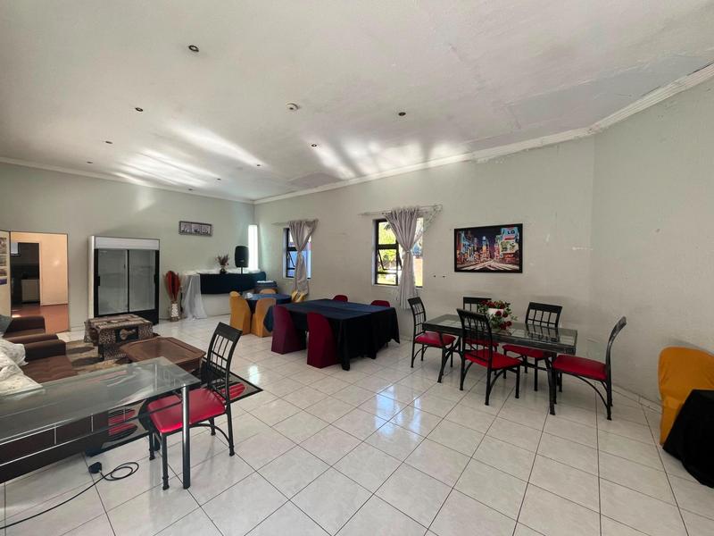 5 Bedroom Property for Sale in Sharon Park Gauteng