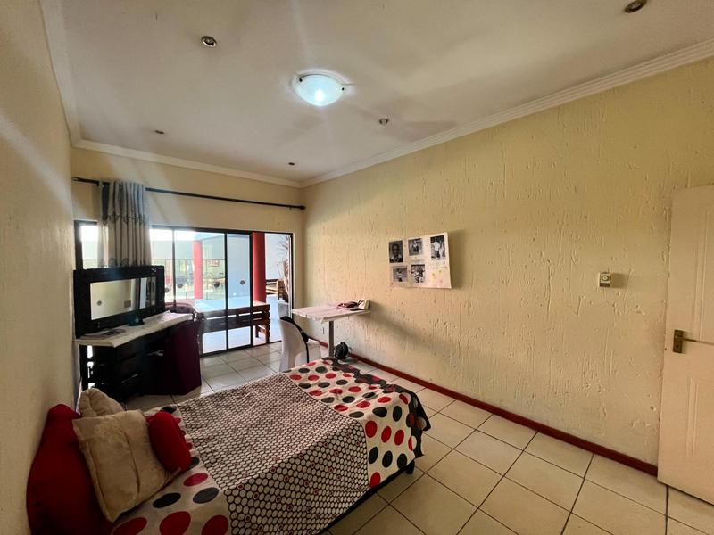 5 Bedroom Property for Sale in Sharon Park Gauteng