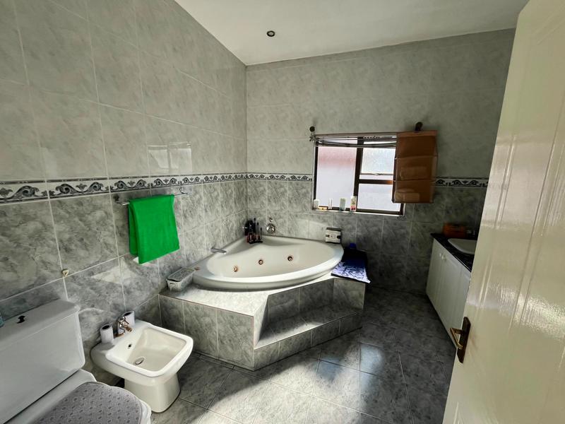 5 Bedroom Property for Sale in Sharon Park Gauteng