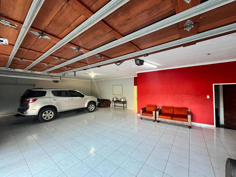 5 Bedroom Property for Sale in Sharon Park Gauteng