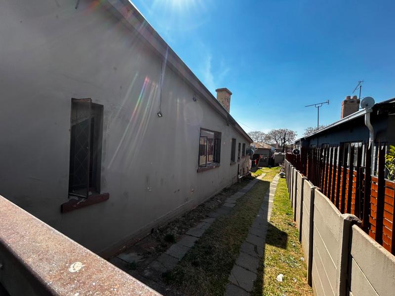 6 Bedroom Property for Sale in Rosettenville Gauteng