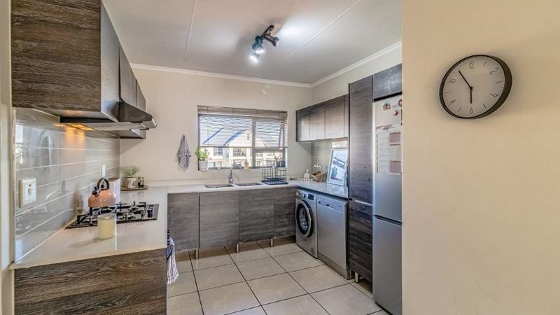 2 Bedroom Property for Sale in Greenstone Crest Gauteng