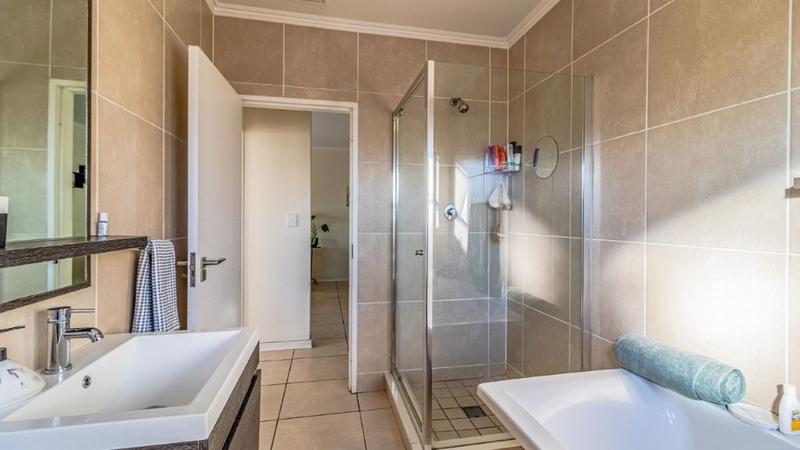 2 Bedroom Property for Sale in Greenstone Crest Gauteng
