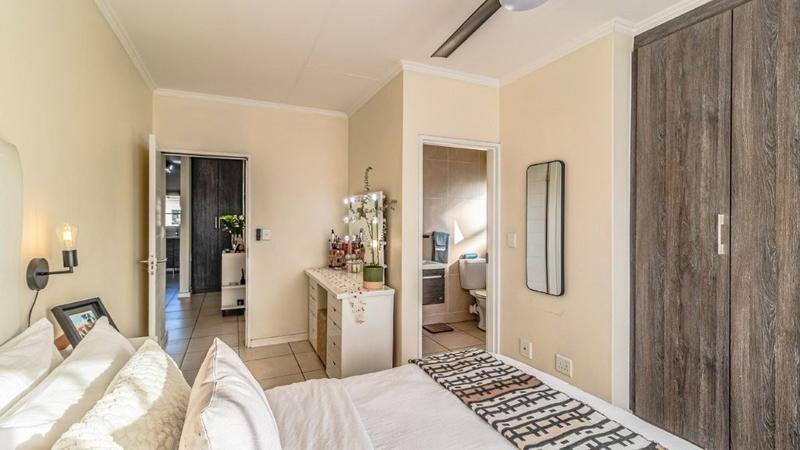 2 Bedroom Property for Sale in Greenstone Crest Gauteng