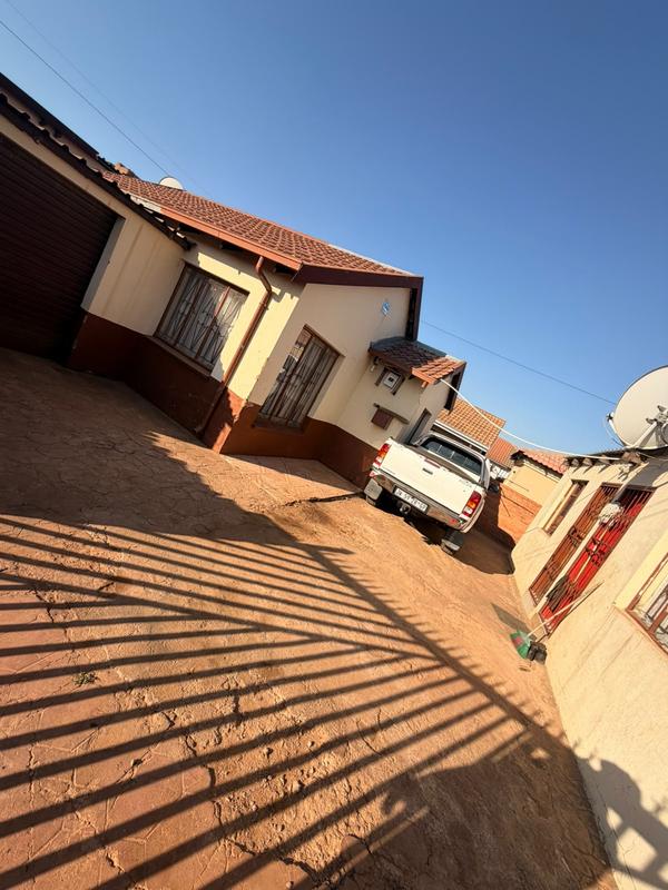 7 Bedroom Property for Sale in Mahube Valley Gauteng