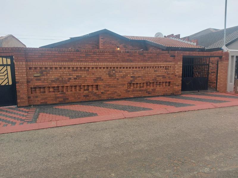 To Let 3 Bedroom Property for Rent in Protea Glen Gauteng