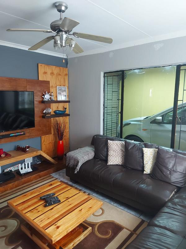 To Let 3 Bedroom Property for Rent in Protea Glen Gauteng