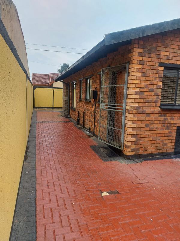 To Let 3 Bedroom Property for Rent in Protea Glen Gauteng