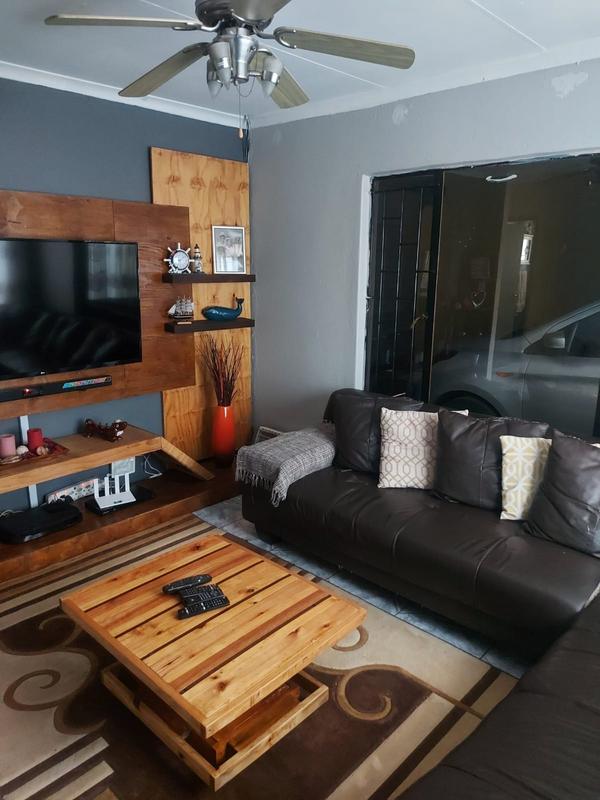 To Let 3 Bedroom Property for Rent in Protea Glen Gauteng