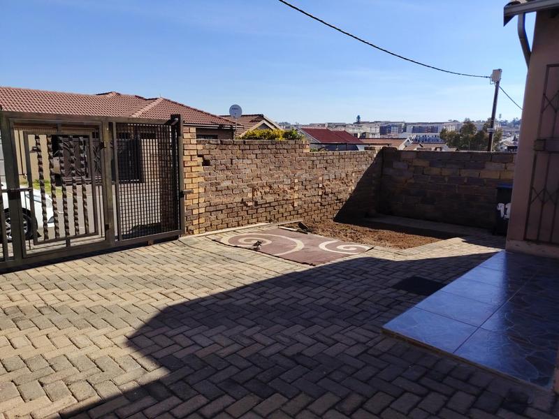 2 Bedroom Property for Sale in Fleurhof Gauteng