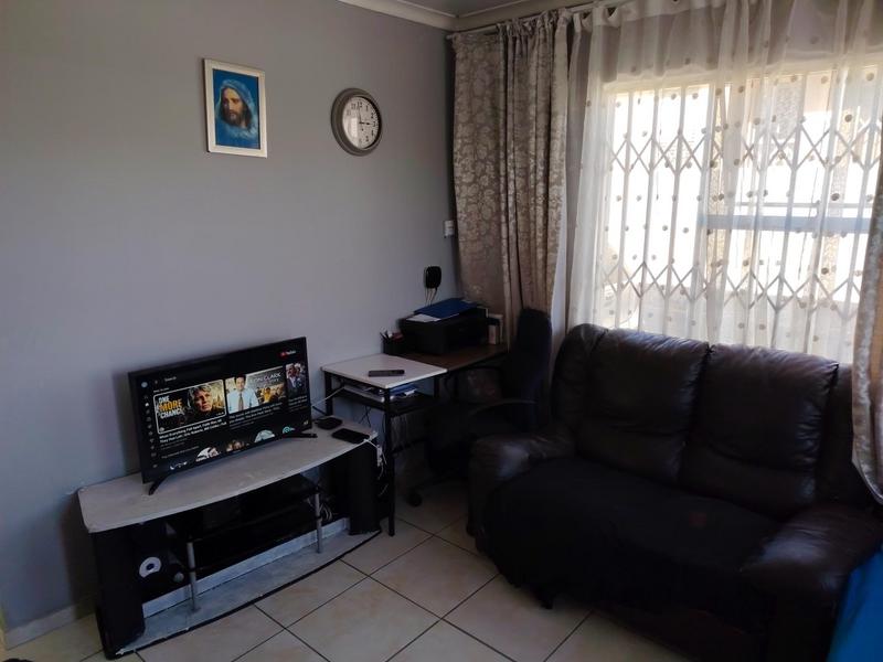2 Bedroom Property for Sale in Fleurhof Gauteng