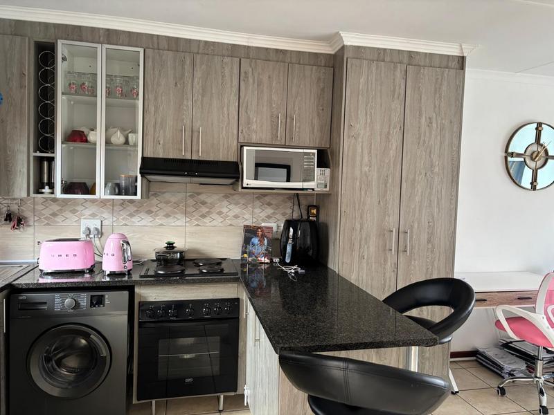 2 Bedroom Property for Sale in The Reeds Gauteng