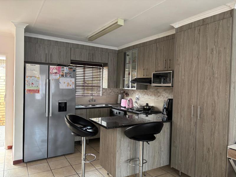 2 Bedroom Property for Sale in The Reeds Gauteng