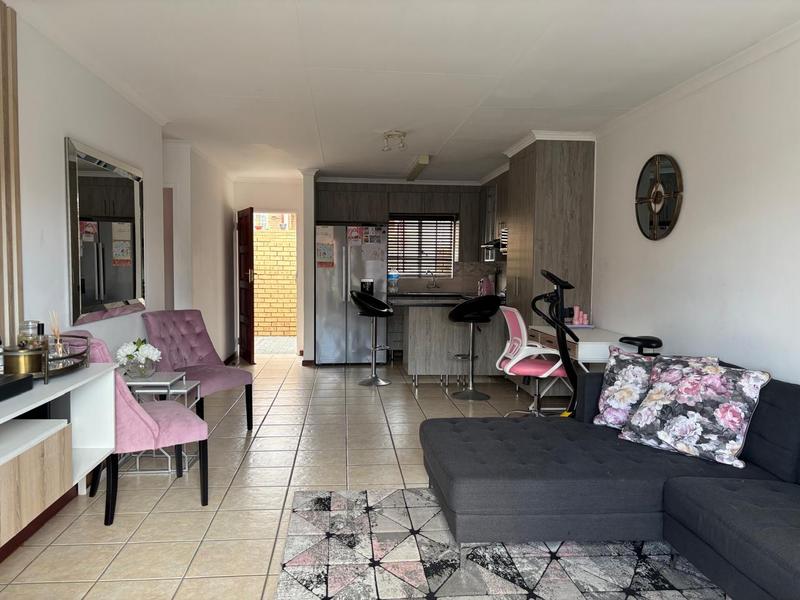 2 Bedroom Property for Sale in The Reeds Gauteng