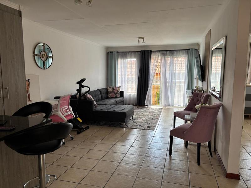 2 Bedroom Property for Sale in The Reeds Gauteng