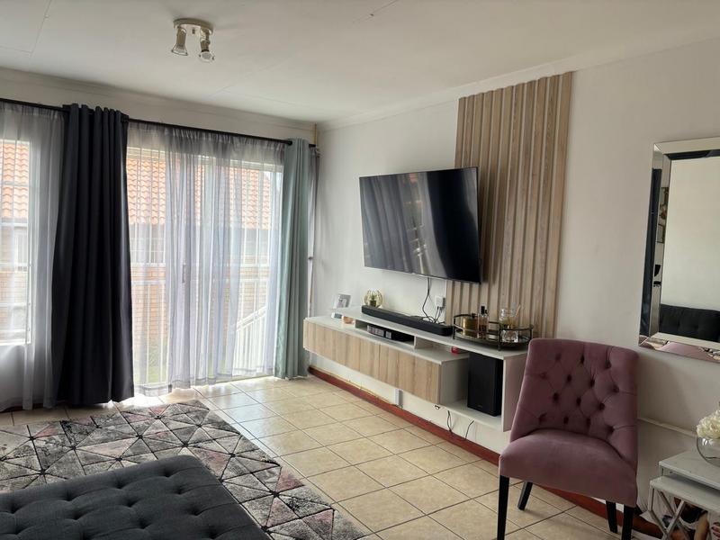 2 Bedroom Property for Sale in The Reeds Gauteng
