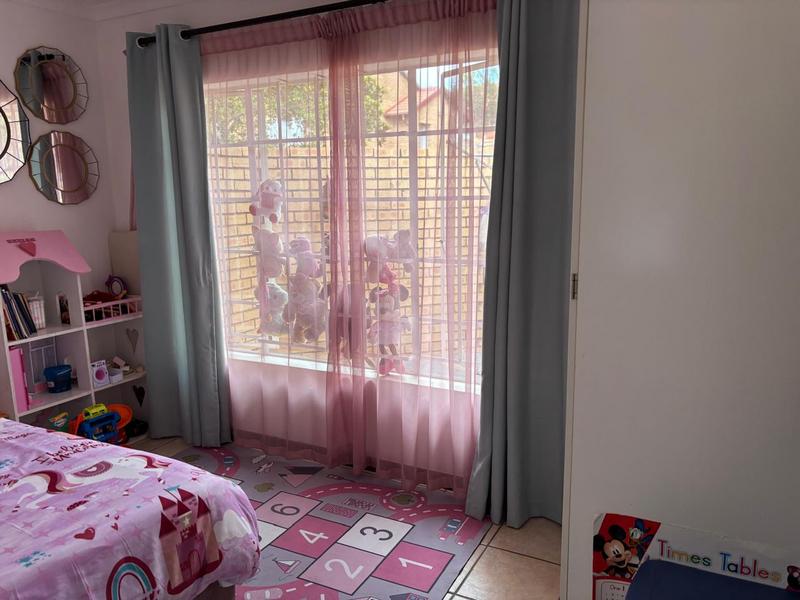 2 Bedroom Property for Sale in The Reeds Gauteng