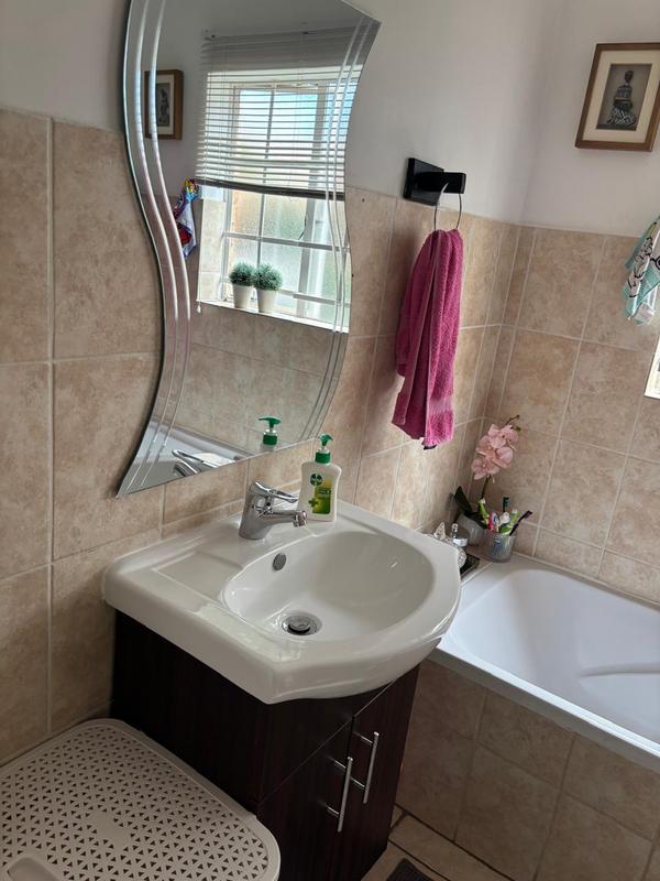 2 Bedroom Property for Sale in The Reeds Gauteng