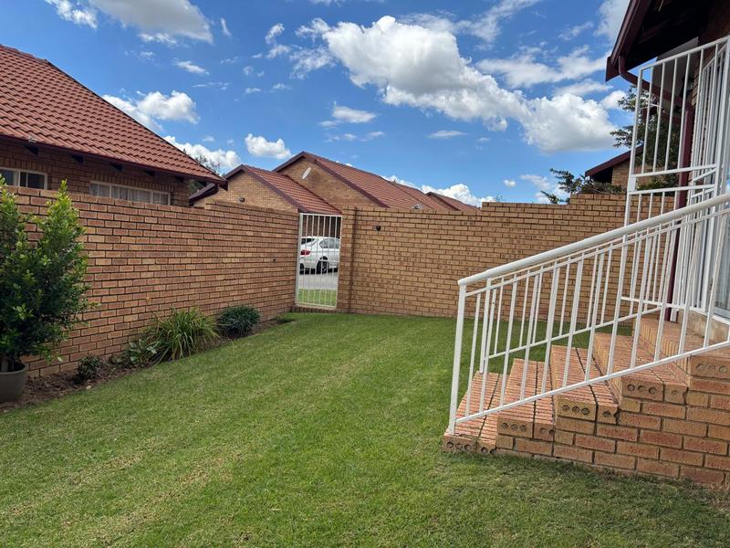 2 Bedroom Property for Sale in The Reeds Gauteng