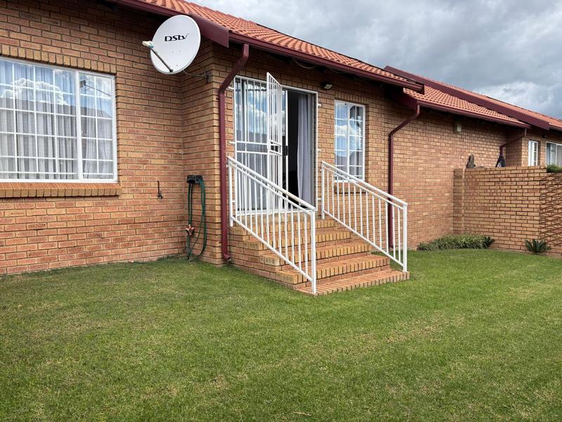 2 Bedroom Property for Sale in The Reeds Gauteng