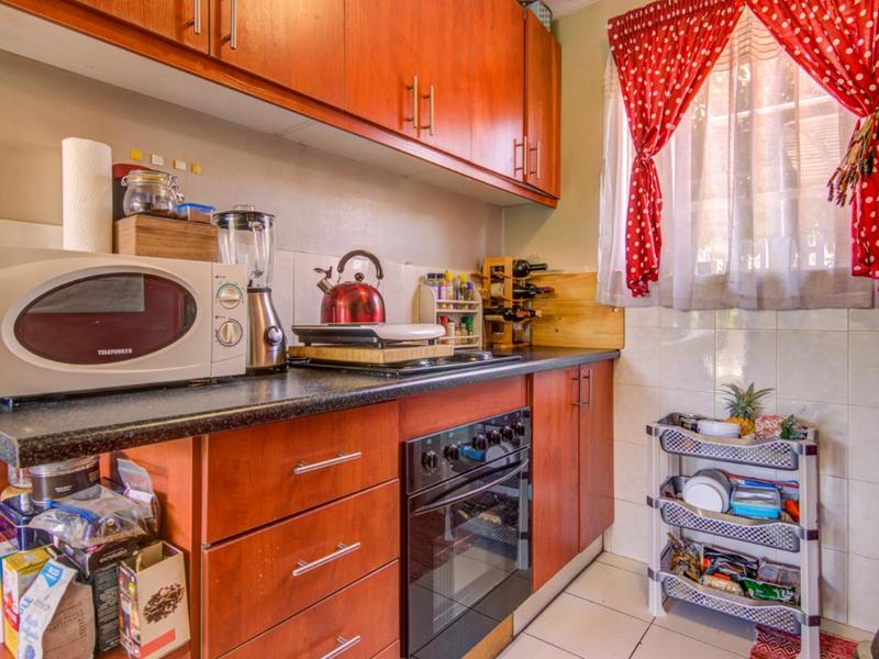 To Let 2 Bedroom Property for Rent in Glen Marais Gauteng