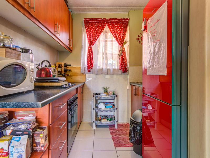To Let 2 Bedroom Property for Rent in Glen Marais Gauteng