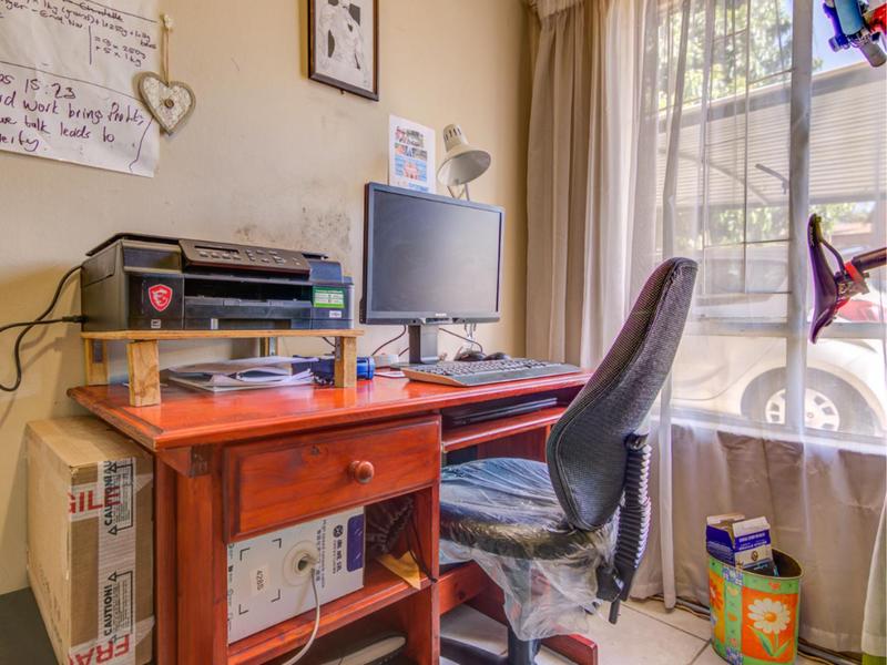 To Let 2 Bedroom Property for Rent in Glen Marais Gauteng