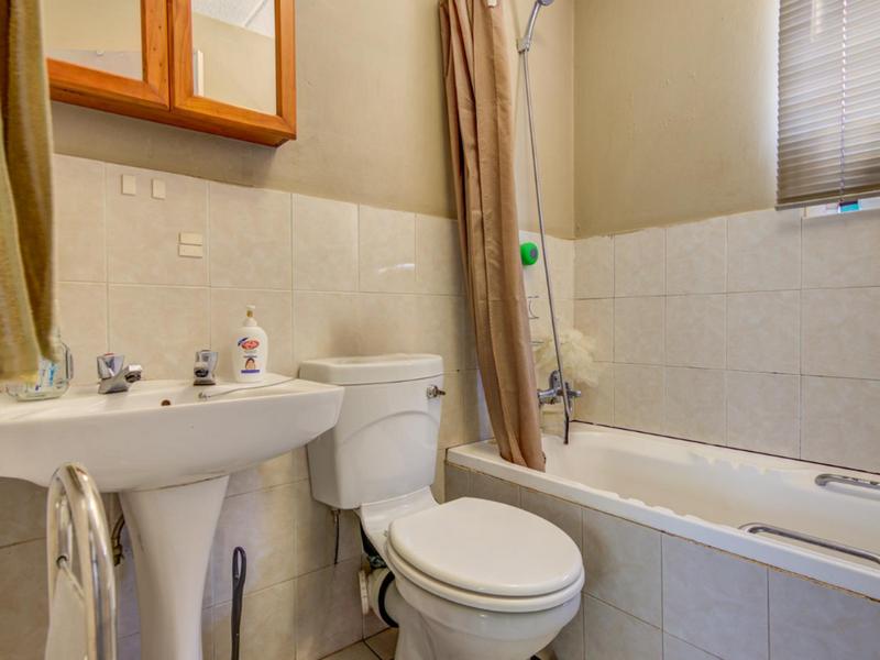 To Let 2 Bedroom Property for Rent in Glen Marais Gauteng